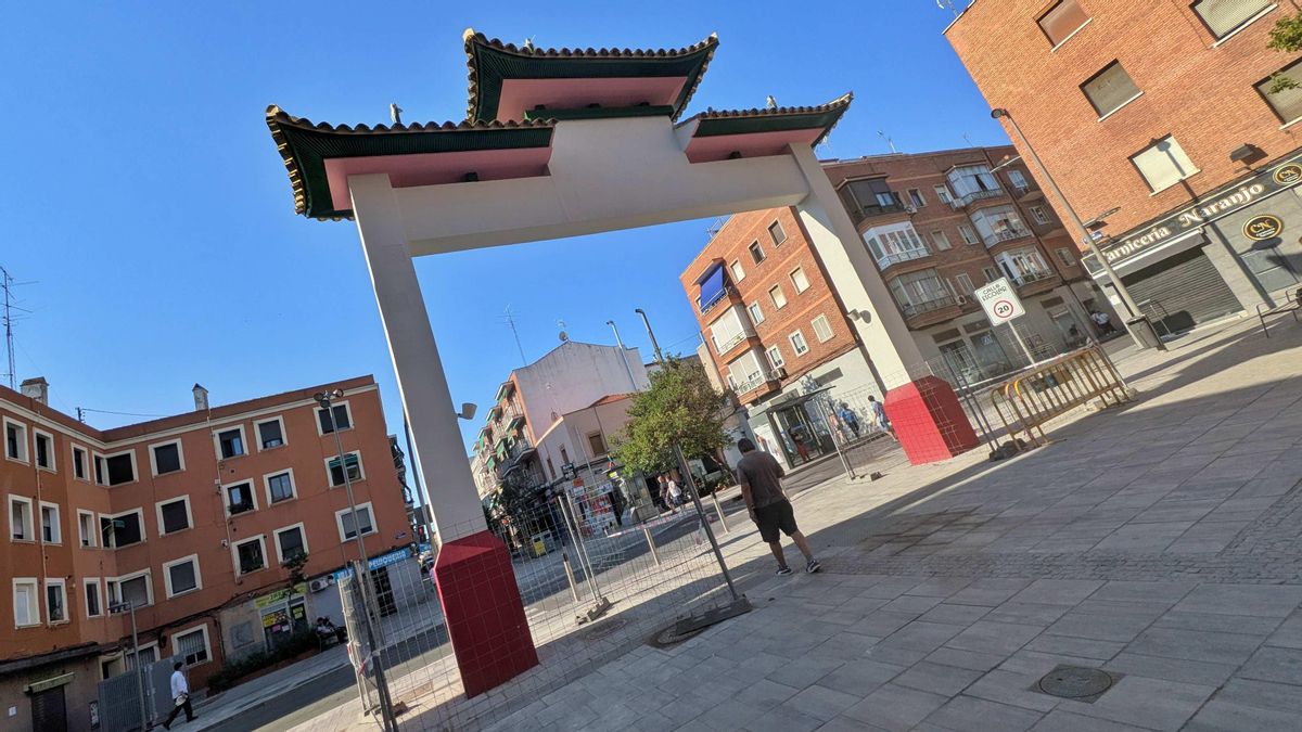 El arco chino de Okuda en Usera se retrasa hasta el otoño