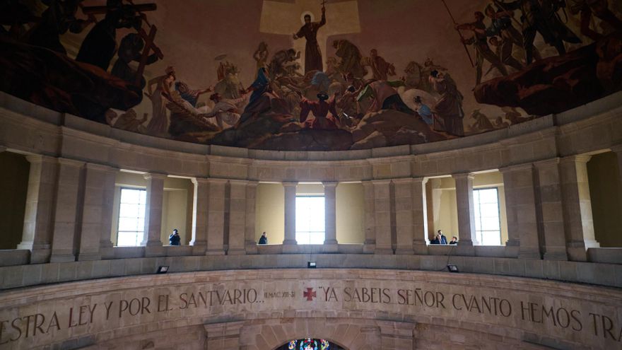 En el interior de los Caídos de Pamplona: inscripciones franquistas y relato requeté