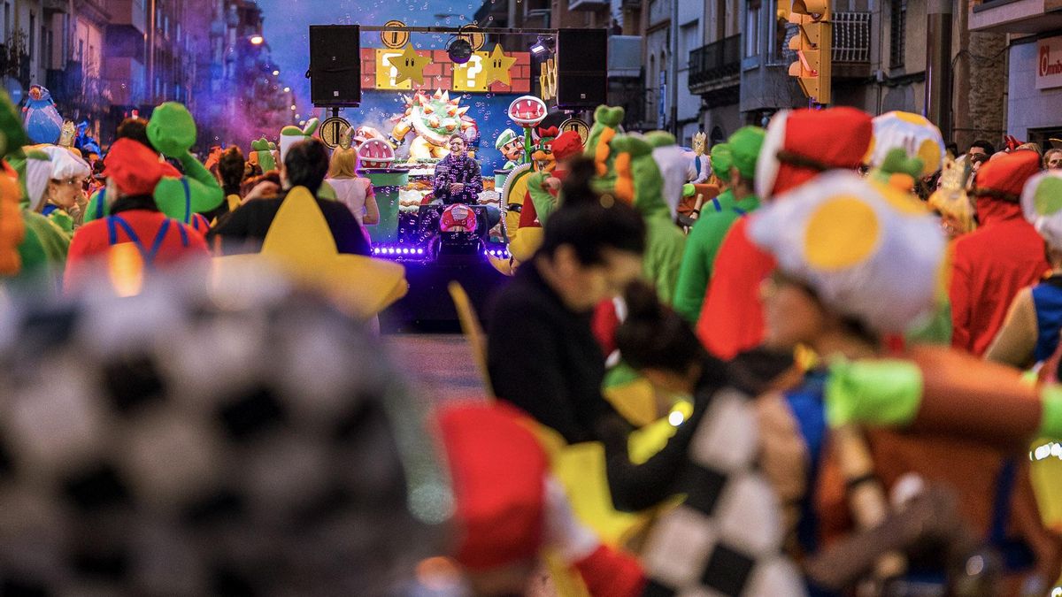 Imagen de la rúa del sábado noche en Pallejà