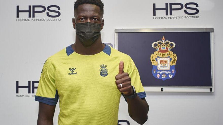 Mfulu no entra en la convocatoria de la UD Las Palmas para Girona