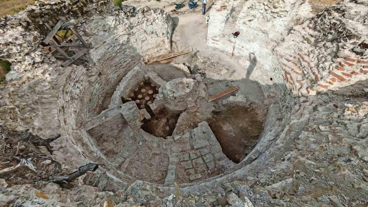 Descubiertos unos baños imperiales romanos en el interior de la torre de un palacio
