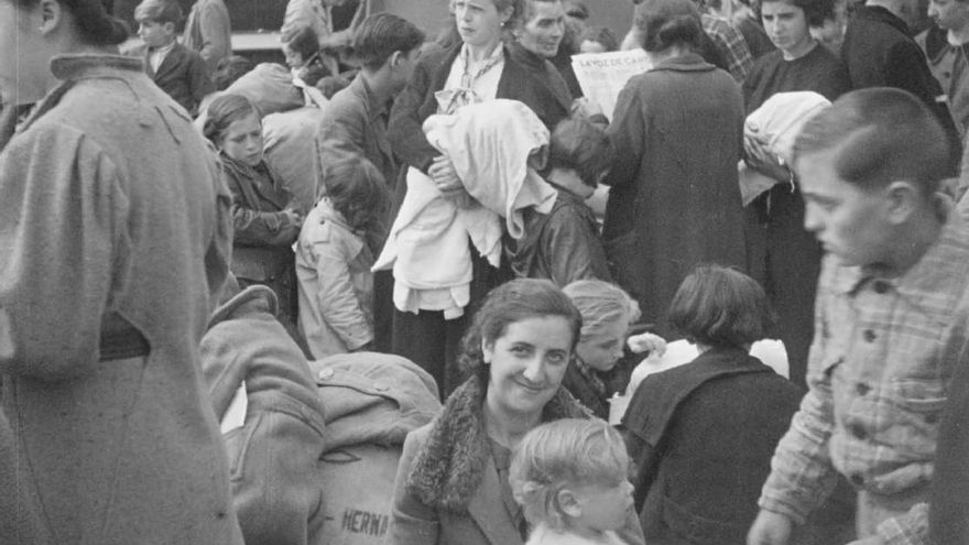 Las imágenes de la Guerra Civil en Santander en el fondo Hearst: miles de personas huyen ante la entrada de las tropas de Franco