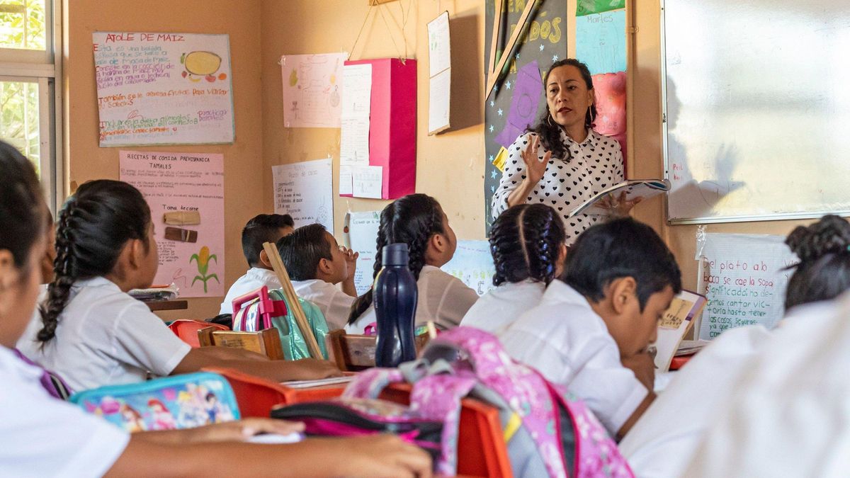 Alumnos en una escuela en Buenos Aires, Argentina. El año pasado, las olas de calor fueron el principal factor climático que obligó a suspender las clases en todo el mundo (Imagen:)