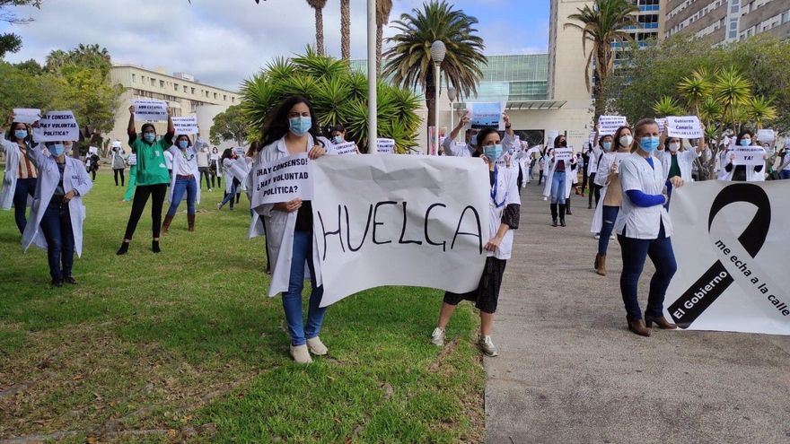 Los médicos temporales de Canarias fijan la huelga indefinida a los días laborales