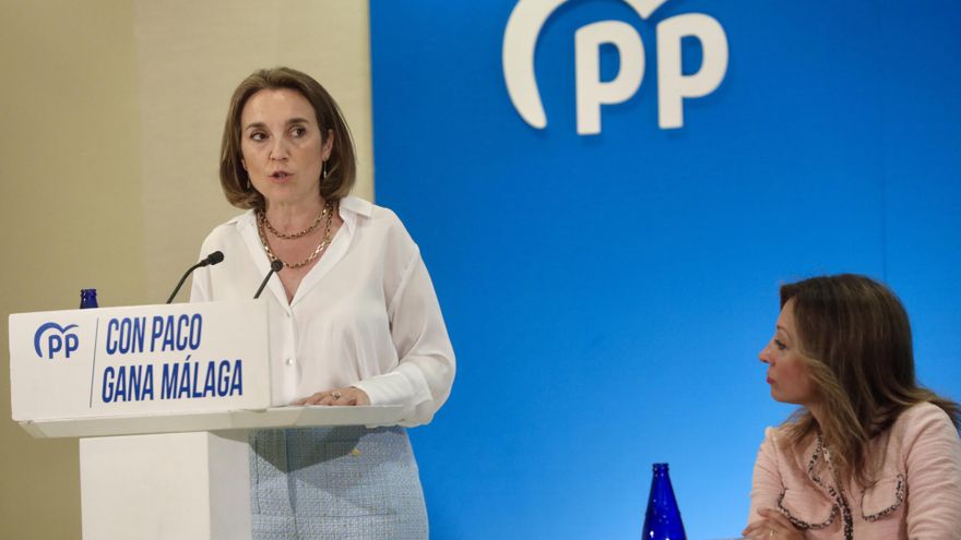 La secretaria general del PP, Cuca Gamarra, interviene durante la reunión con la Asociación Provincial de Constructores y Promotores de Málaga en el Parador de Golf, a 19 de mayo de 2023 en Málaga (Andalucía, España).