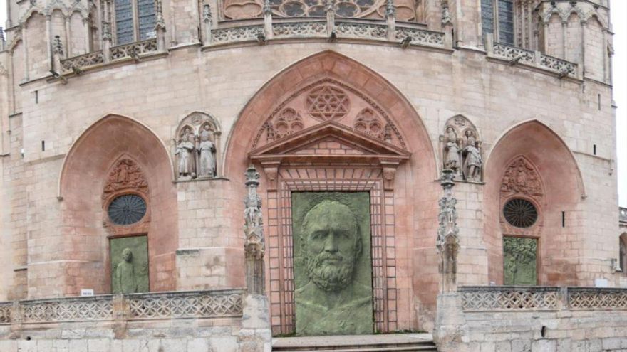Las nuevas y polémicas puertas de la catedral de Burgos.