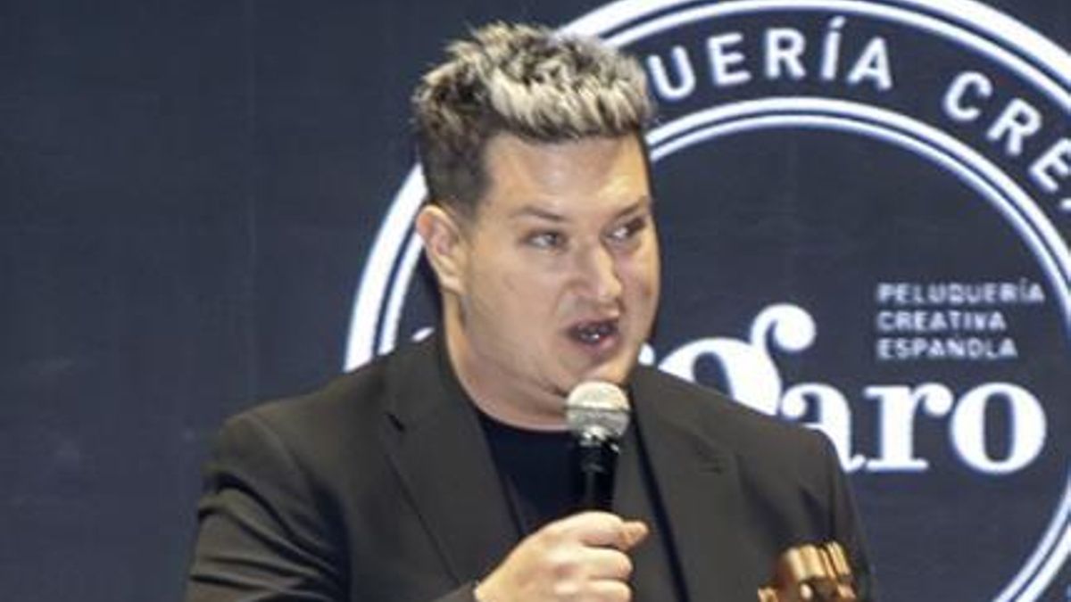 El peluquero Daniel Gallego, en la gala en la que recibió el Premio Fígaro 2025,