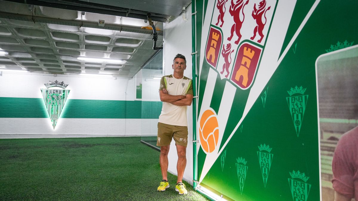 El entrenador del Córdoba CF, Iván Ania, en una entrevista para Cordópolis