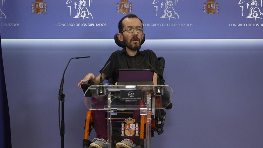 Archivo - El portavoz de Unidas Podemos en el Congreso, Pablo Echenique, interviene en una rueda de prensa previa a una Junta de Portavoces, en el Congreso de los Diputados, a 24 de mayo de 2022, en Madrid (España).