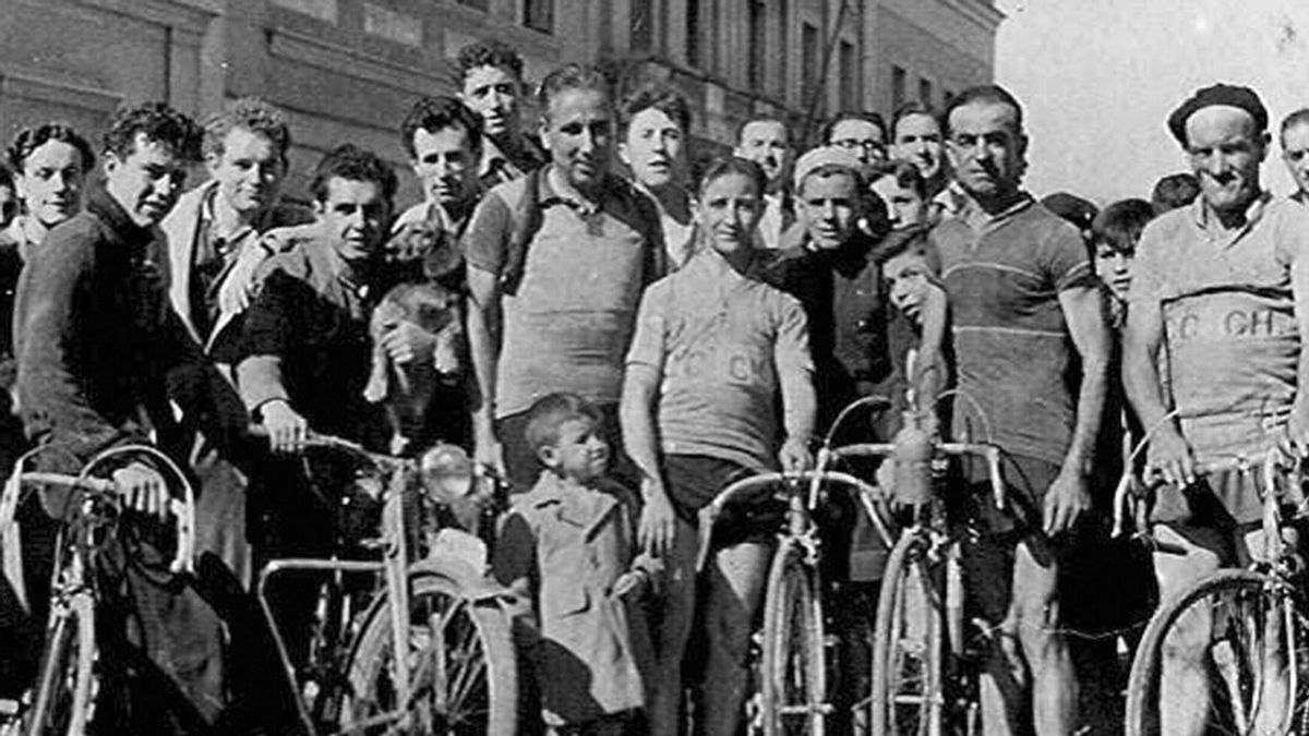 Una carrera en Bravo Murillo para celebrar el centenario del club de ciclismo más antiguo de Madrid