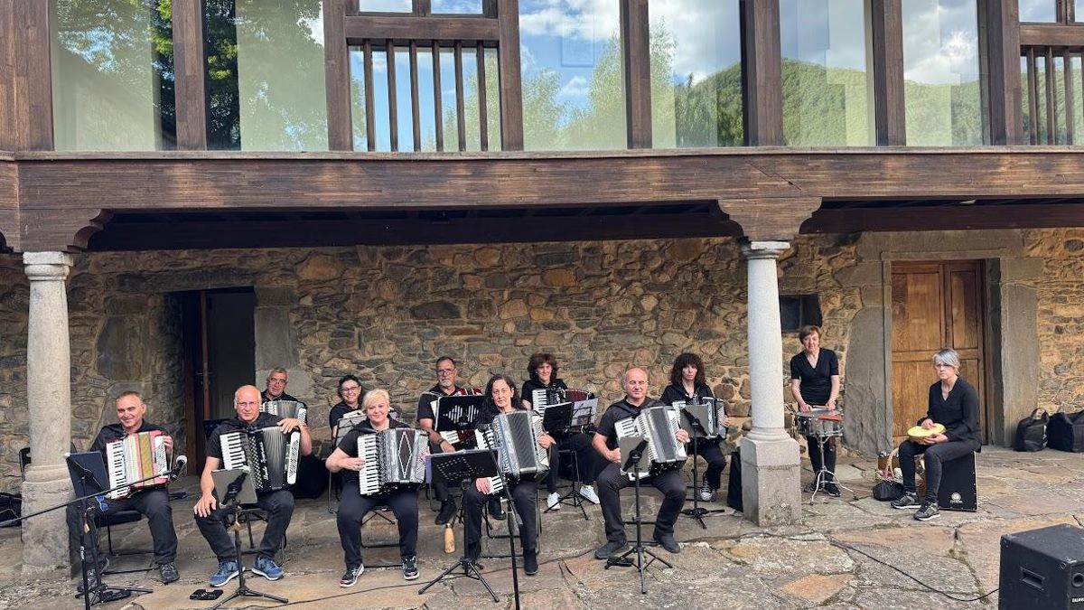 Desparramando alegría musical en Laciana por Navidad: Clave de Sol programa nueve actuaciones solidarias