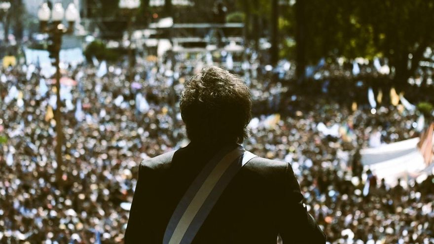 El peronismo desafía a Milei: un duelo analógico tras 45 días de medidas críticas