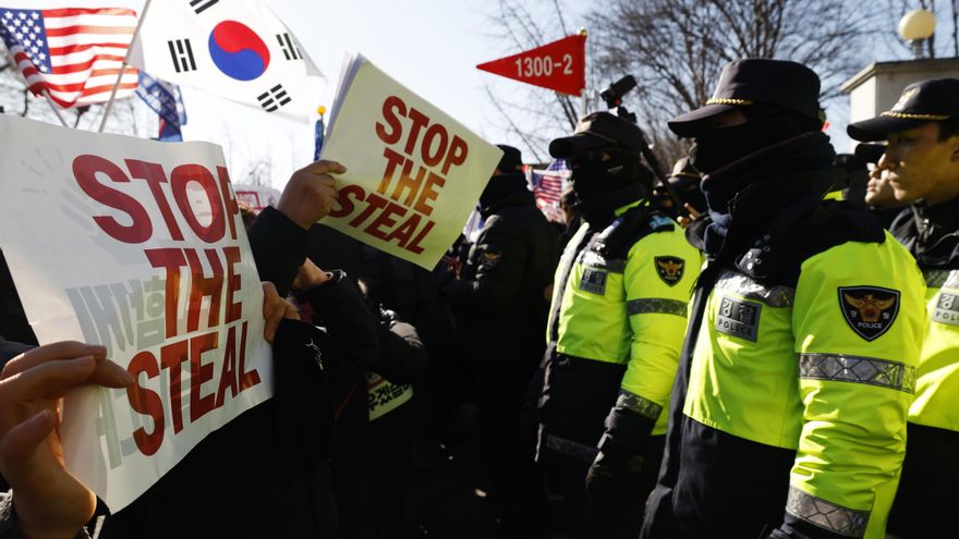 3.000 policías, fideos y K-pop: así ha sido la detención del presidente que declaró la ley marcial en Corea del Sur