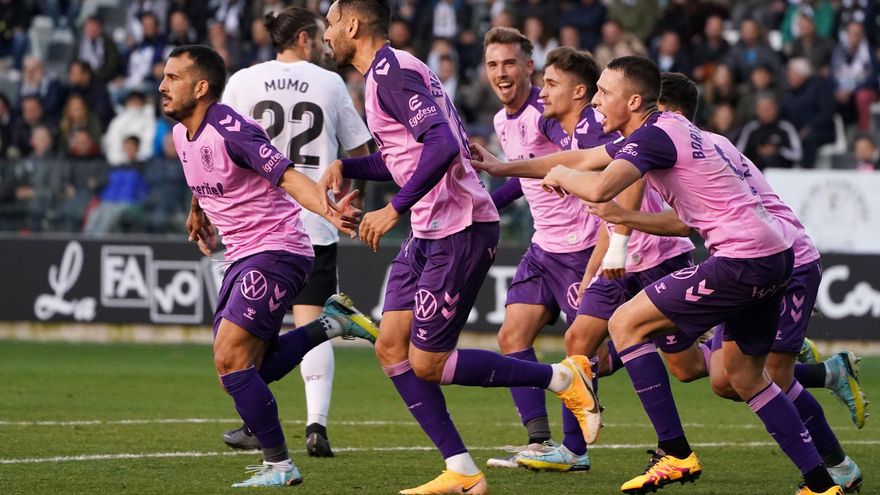 El Tenerife recupera la atención y para la sangría en Burgos