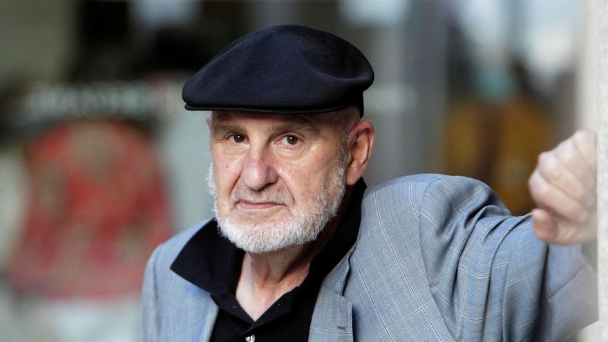 Antón Reixa: “Nunca me he identificado con mis coetáneos, sí con los jóvenes y la poesía actual”