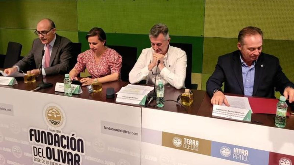 Acto de presentación de las tres nuevas variedades de olivo resistentes a la verticilosis, en Menjíbar (Jaén).