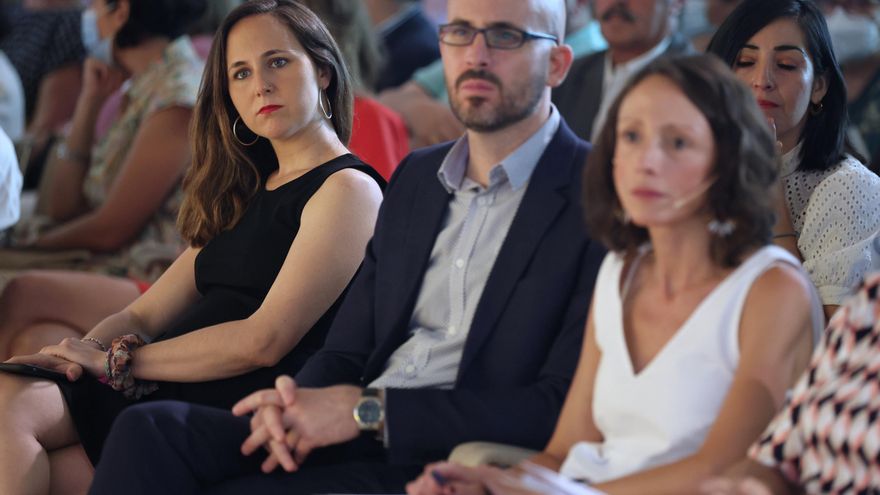 La ministra de Derechos Sociales y Agenda 2030, Ione Belarra (i), y el secretario de Estado del Ministerio de Derechos Sociales, Nacho Álvarez, en una imagen de archivo.