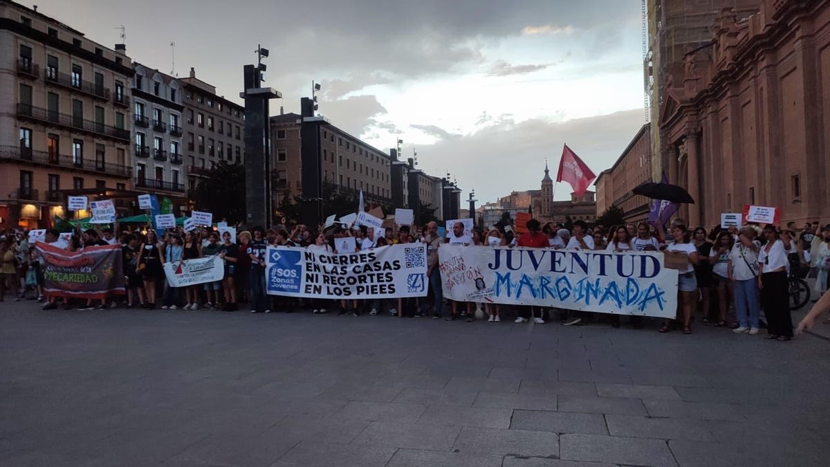 Llegada de los manifestantes a la Plaza del Pilar de Zaragoza