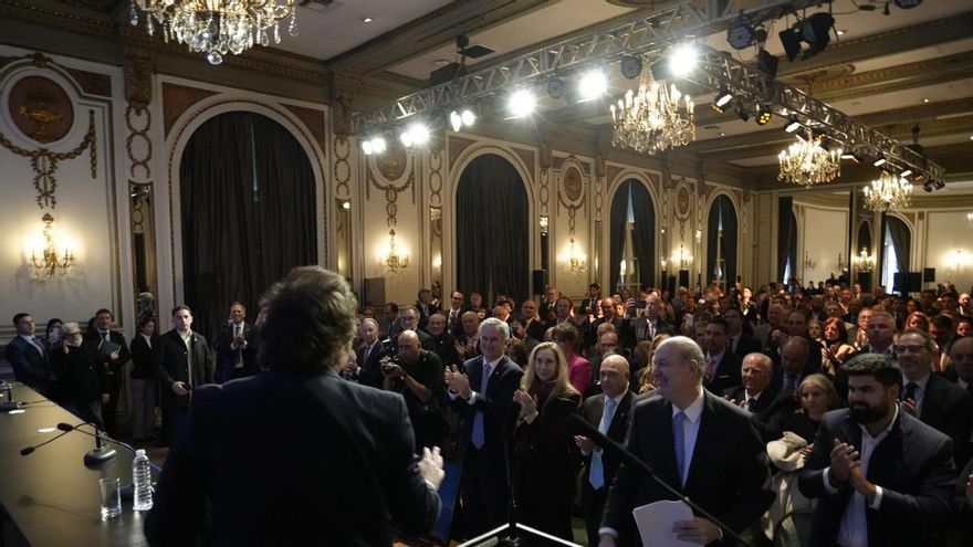 La palabra de Milei inundada de heces, Cerimedo preso y una elite que banca fuerte