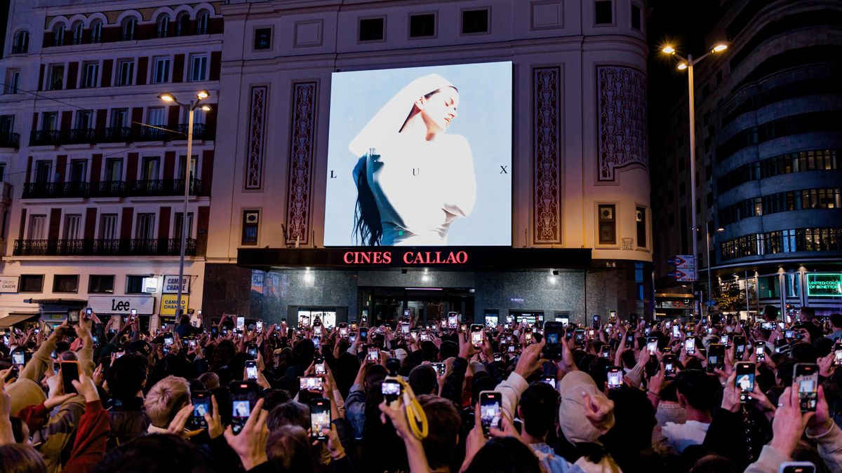 Sony favorece a las grandes superficies y a Amazon en la venta del disco de Rosalía: “Se van a cargar el pequeño comercio”