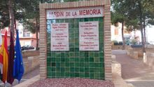 Monolito "Jardín de la Memoria" en Bullas