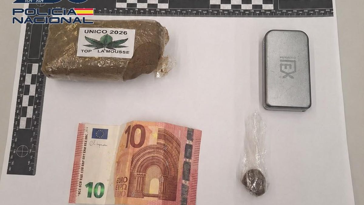 Pillados in fraganti trapicheando con droga en la plaza Primero de Mayo
