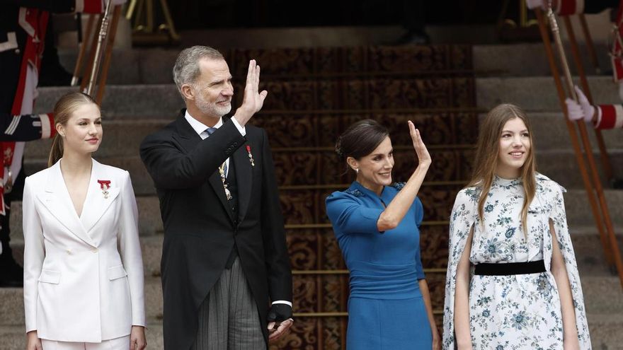 Los reyes de España, Felipe VI y Letizia, y sus hijas la princesa Leonor y la infanta Sofía, en una imagen de archivo.