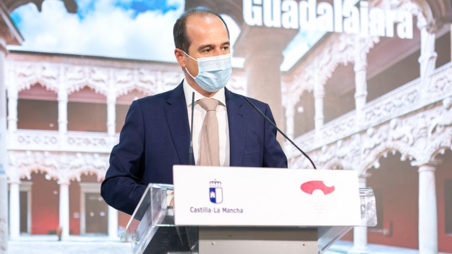 El alcalde de Guadalajara, Alberto Rojo, tras su reunión con el presidente de Castilla-La Mancha, Emiliano García-Page.