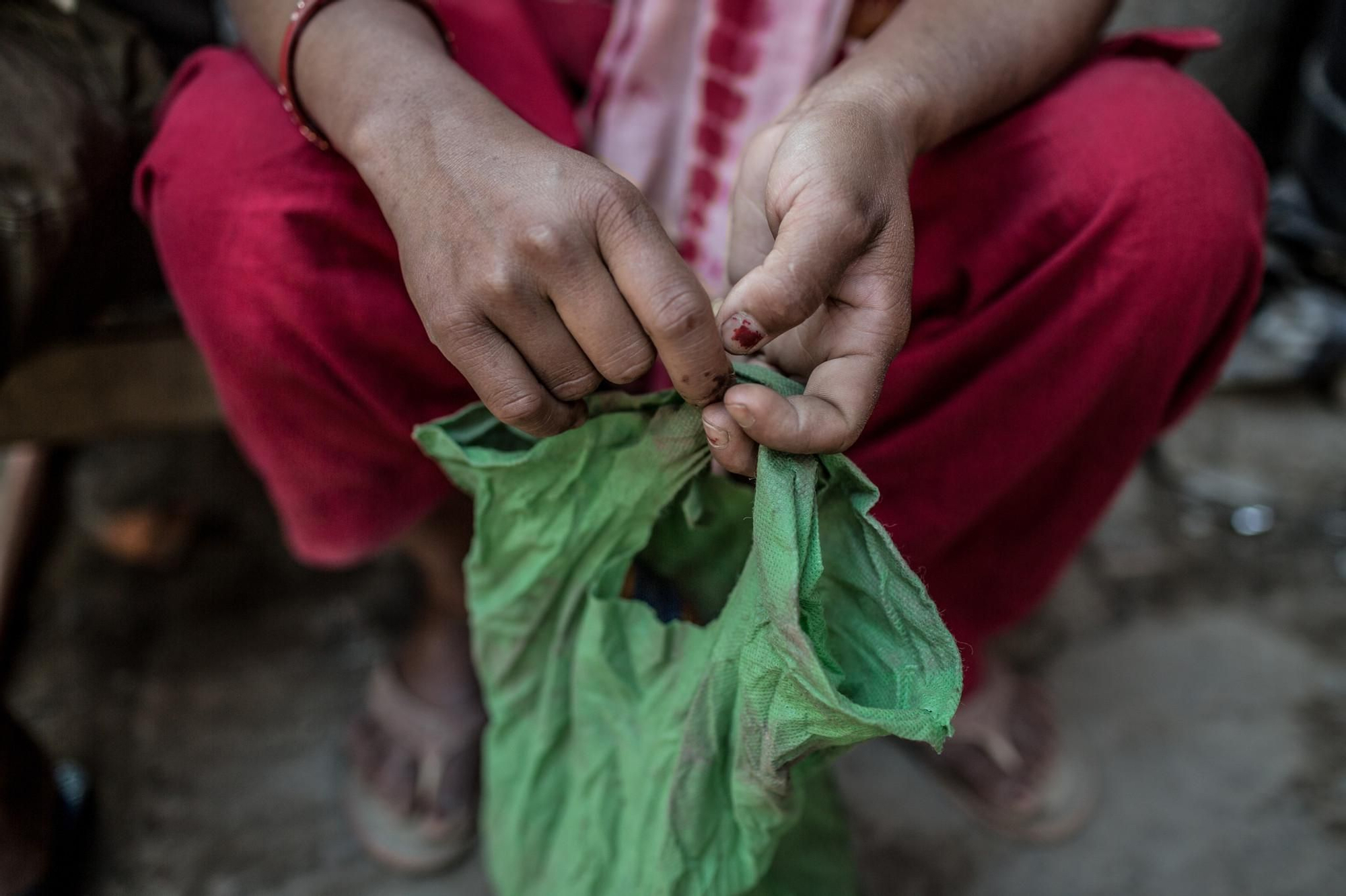 Lo único que recuperó Tika fue una bolsa plástica con semillas de maíz y condimentos del pueblo de su madre. / Pablo Tosco (Oxfam Intermón).