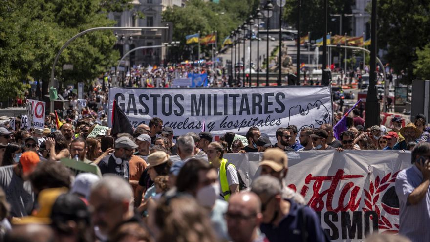 Así ha recorrido el centro de Madrid la manifestación contra la OTAN y por la paz a unas horas de la cumbre