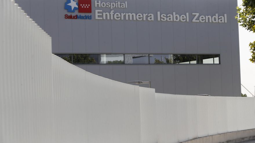 Se desprende un falso techo en la fachada principal del hospital Zendal sin causar heridos