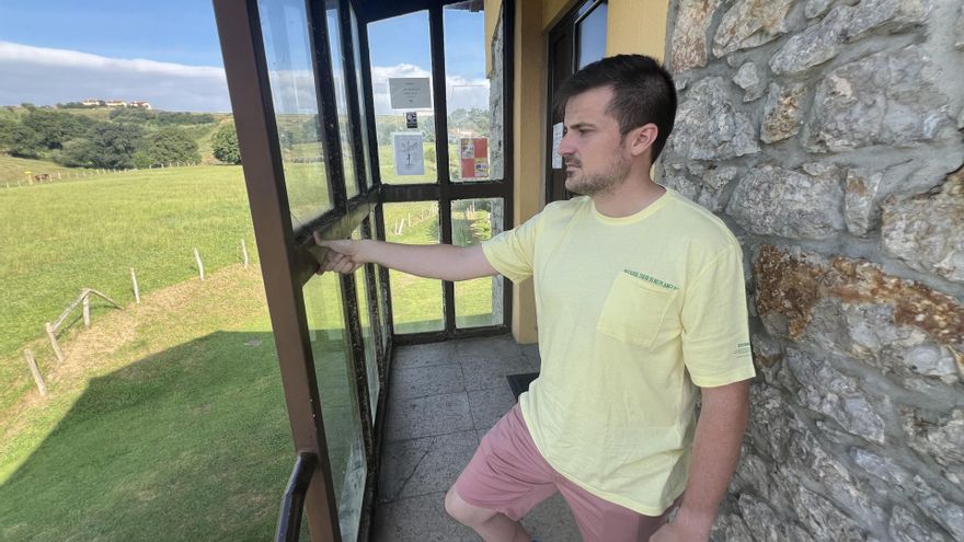 El concejal Alejandro Hoz en el Aula de Cultura de Guarnizo