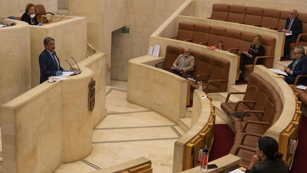 Revilla interviene en el Parlamento para hablar sobre el coronavirus. | JOAQUÍN GÓMEZ SASTRE