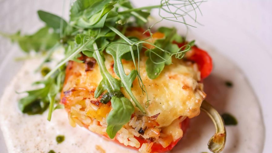 Pimientos rellenos de verduras y arroz
