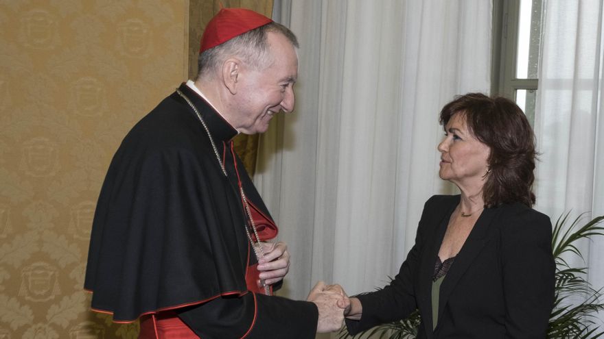 La vicepresidenta, Carmen Calvo, en su reunión con el número dos del papa, Pietro Parolin, en el Vaticano.