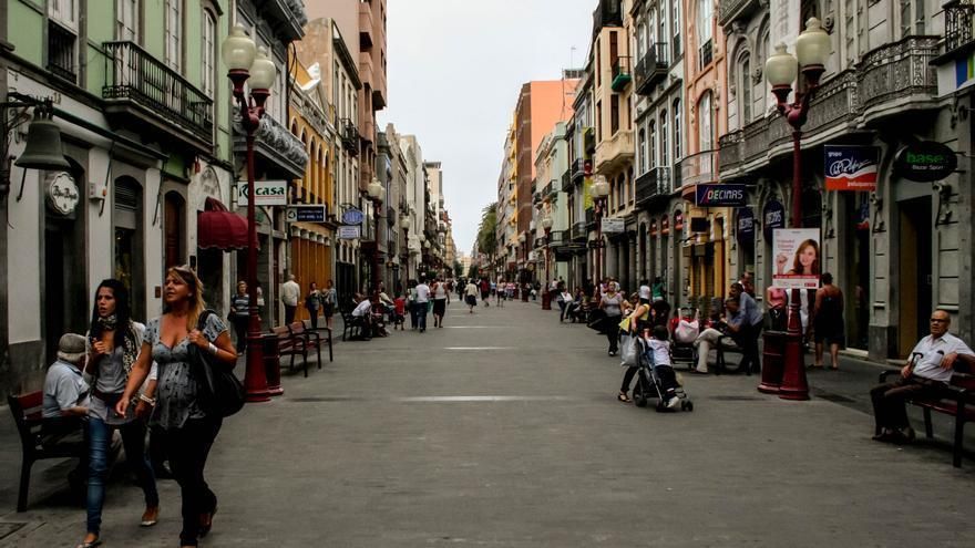 Personas paseando por Triana, Las Palmas de Gran Canaria