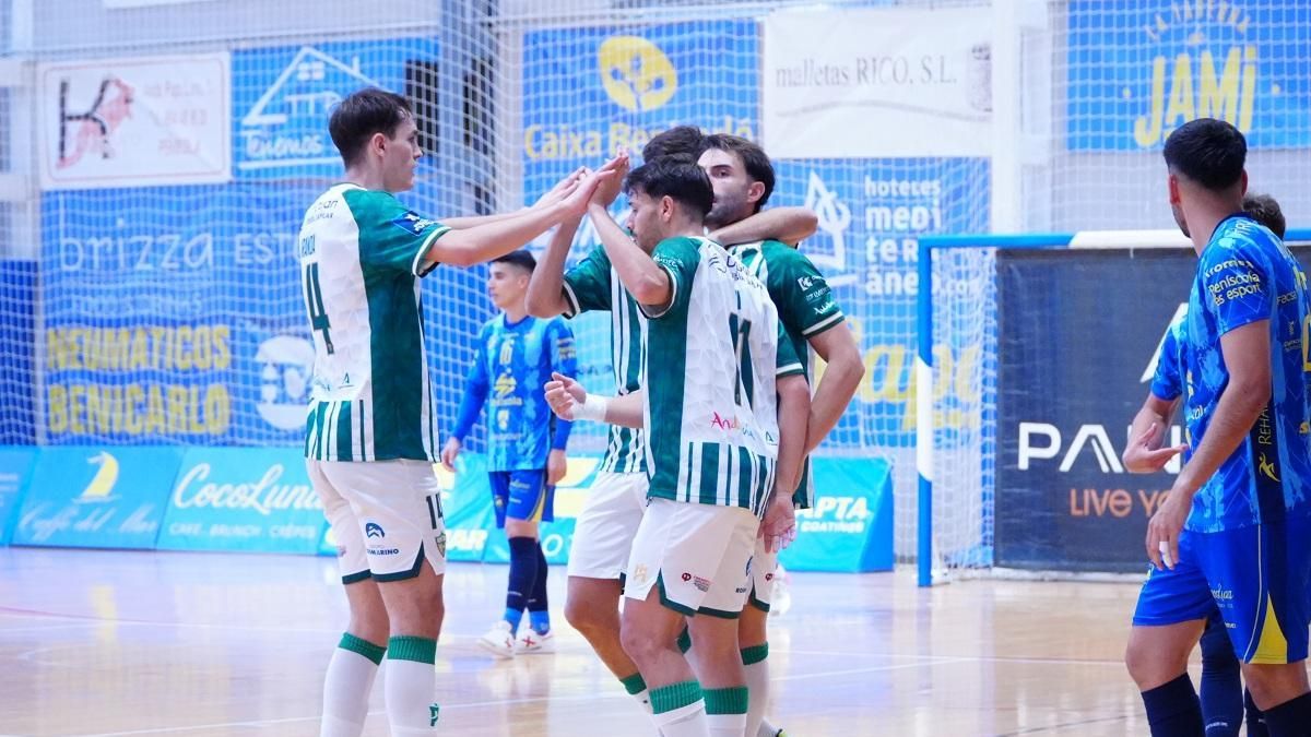 El Córdoba Patrimonio celebra un gol en Peñíscola