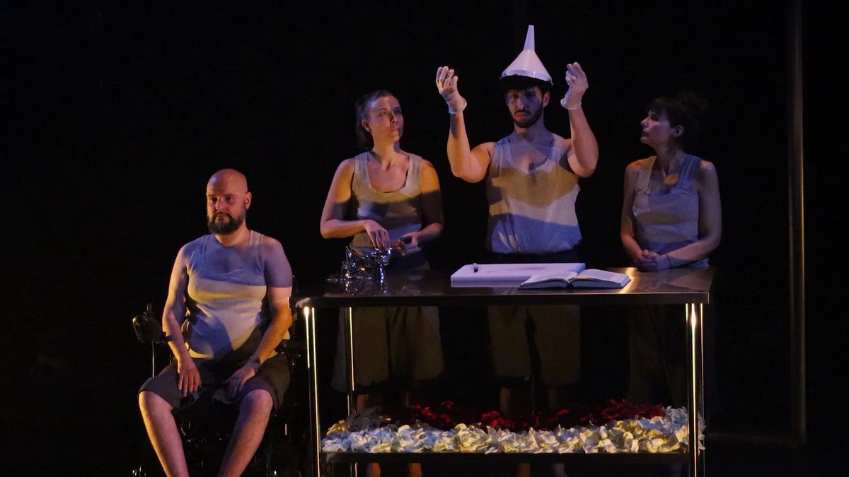 Los protagonistas de 'El hambre imposible' en el Teatro del Barrio
