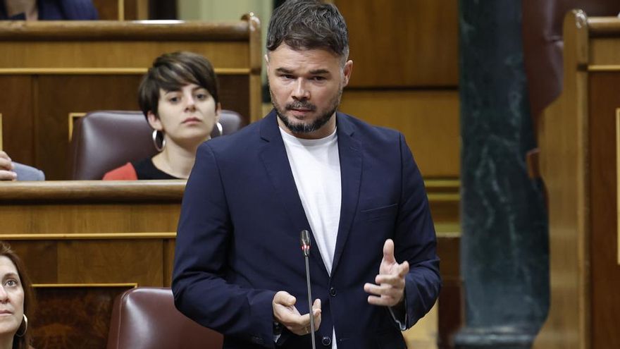 ERC recurre el formato de los debates de RTVE ante la Junta Electoral y desafía a Feijóo a un 'cara a cara' con Rufián