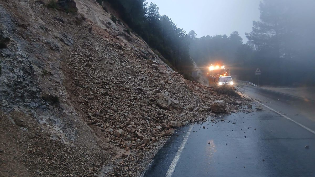 Carreteras cortadas en la Sierra de Alcaraz y Segura en Albacete ante las crecidas de los ríos