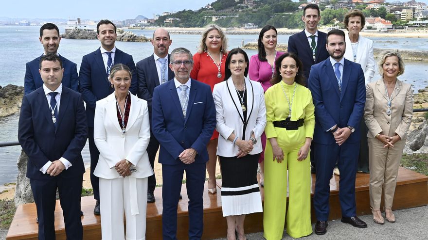 Foto de familia del equipo de gobierno del PP en el Ayuntamiento de Santander, el principal municipio con mayoía absoluta de este partido.