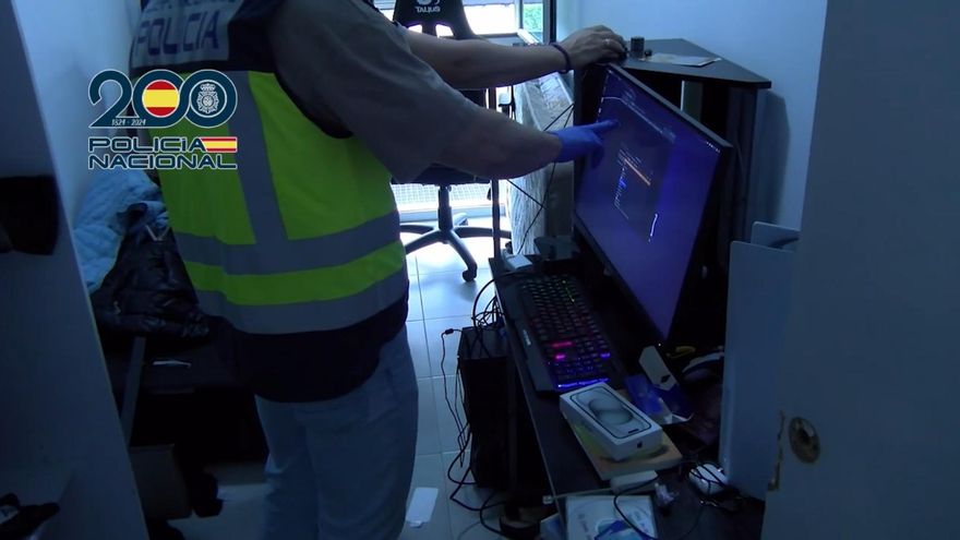 Detenidos 12 ciberestafadores que llegaron a enviar 1.000 SMS por minuto en timos como "el hijo en apuros"