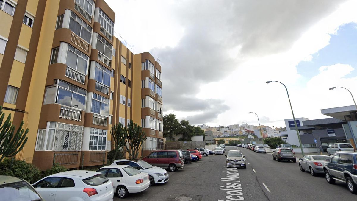 Las Palmas de Gran Canaria inicia un estudio topográfico en el muro que obligó al desalojo de 11 personas en un edificio de Miller Bajo