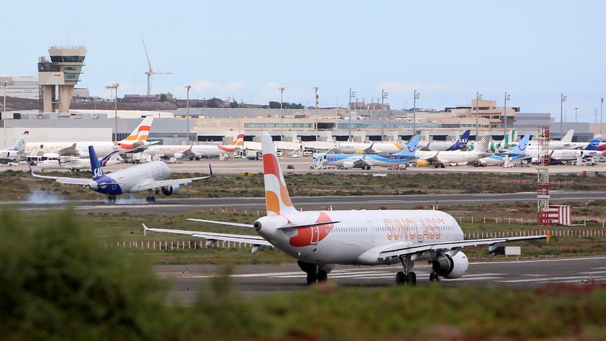 Veinte años a tiempo parcial y la mitad de operarios: lo que destapa la muerte de un empleado del aeropuerto de Gran Canaria