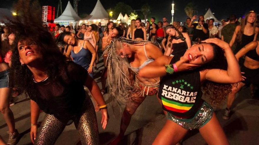 Ambiente en la cuarta jornada del Rototom Sunsplash, el festival de reggae más importante de Europa, en Benicasim.