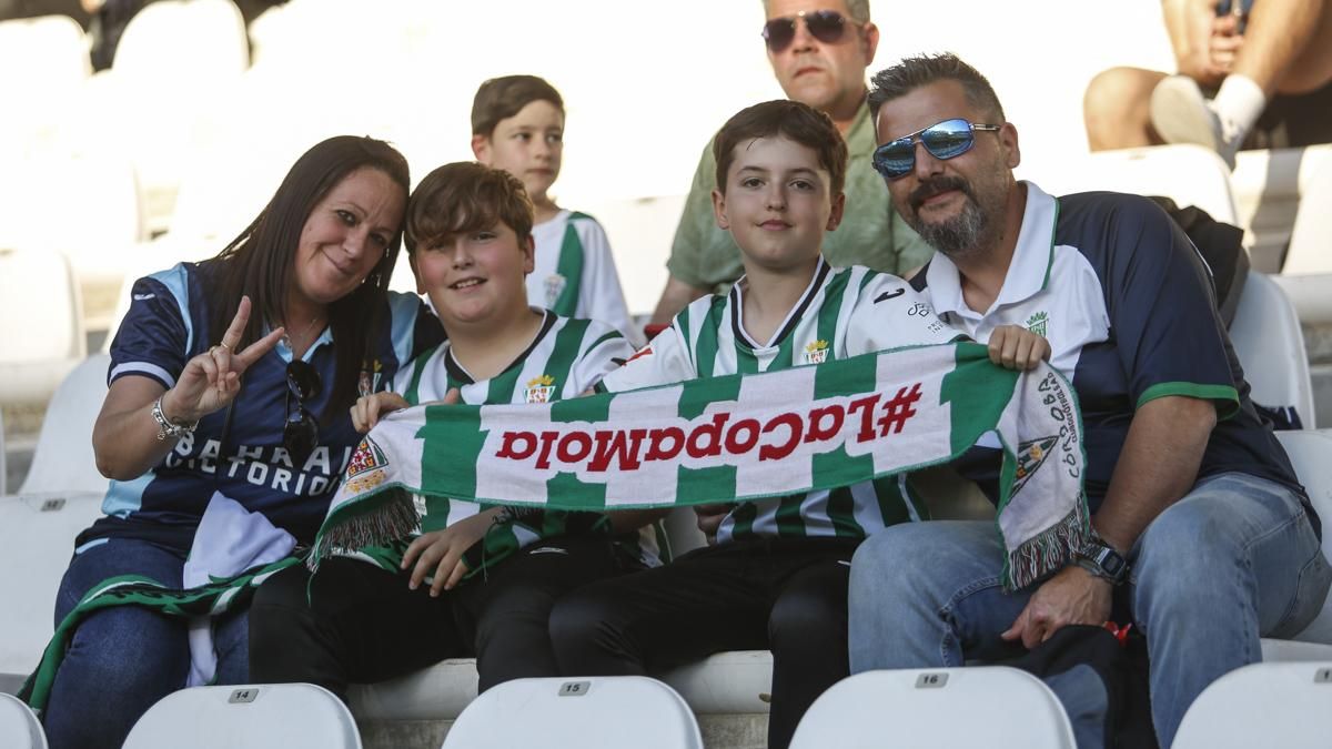 Grada Blanquiverde del Córdoba CF - CD Mirandés