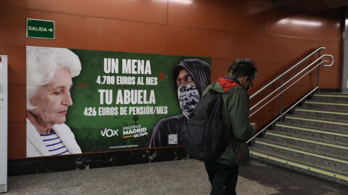 Archivo - Cartel electoral de Vox en la estación de cercanías de Sol, a 21 de abril de 2021, en Madrid (España).