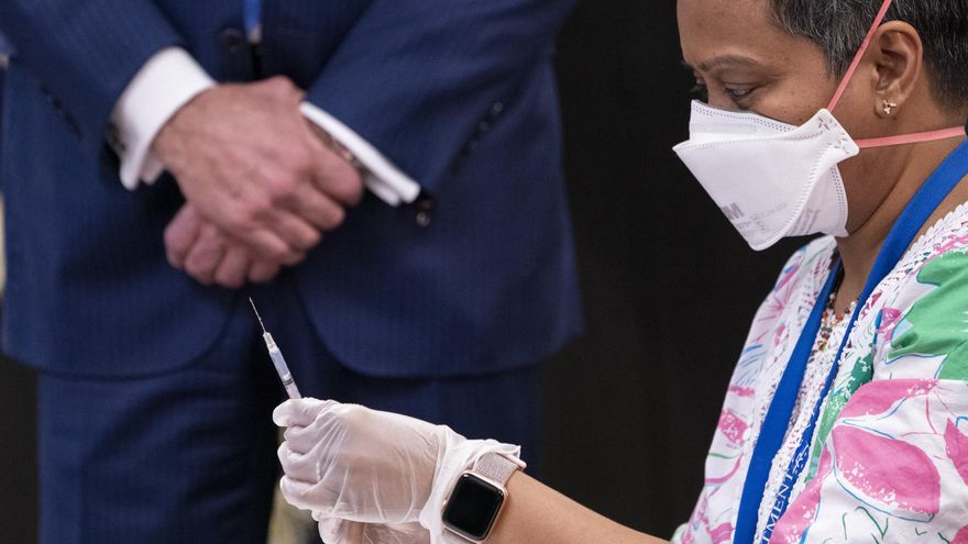 Una médica estadounidense dice que sus pacientes críticos de Covid-19 suplican ser vacunados cuando "es demasiado tarde"