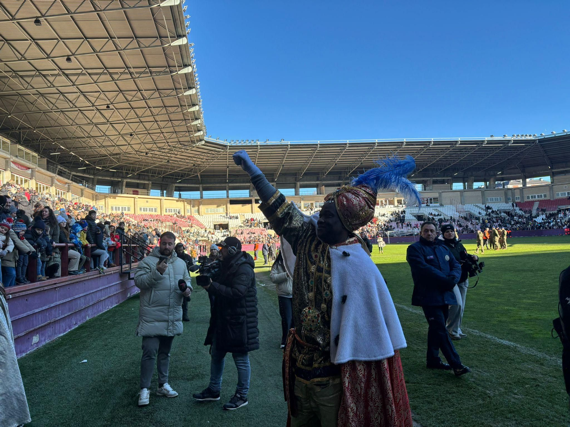 Los Reyes Magos ya están en Logroño: así ha sido el aterrizaje en helicóptero en Las Gaunas