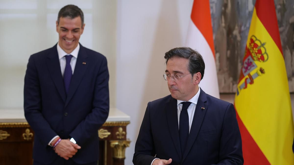 Albares y Sánchez, este jueves en la Moncloa